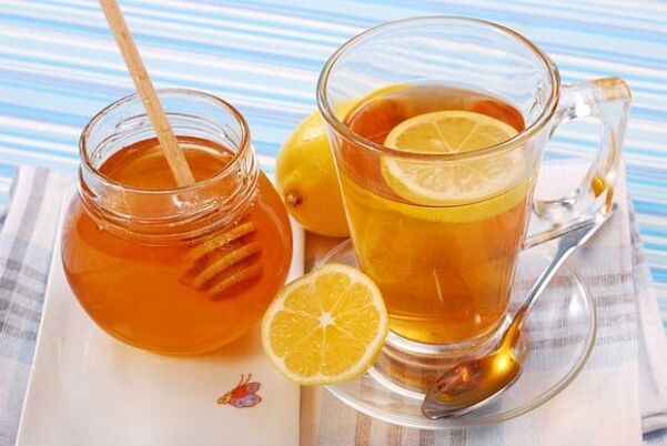 Вода со мед - здрава ужина на диета со леќата-мед