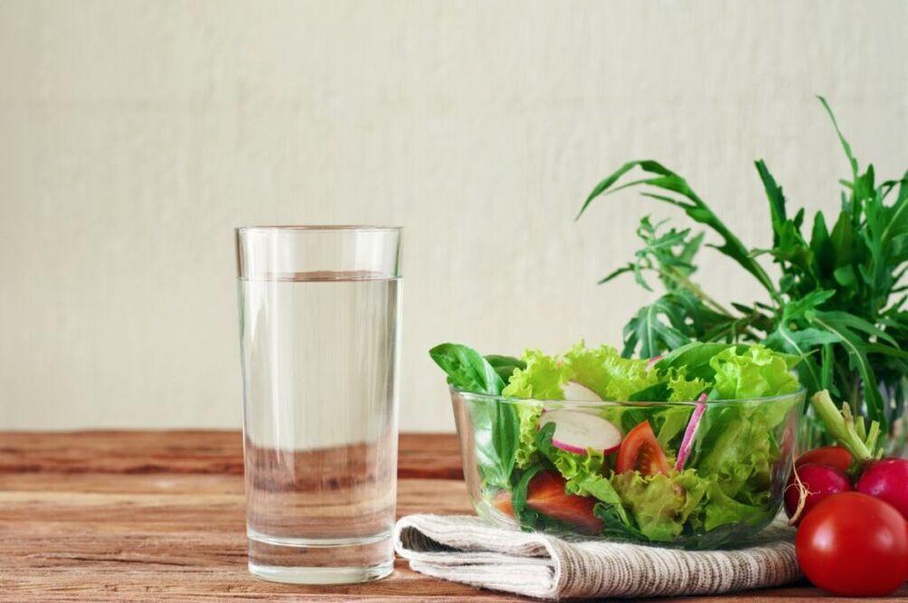 вода пред јадење е суштината на мрзливата диета